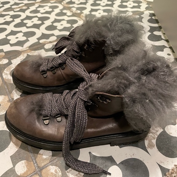 AGO brown ish grey leather boots with grey fur and sliced sparkle laces. - Picture 2 of 4